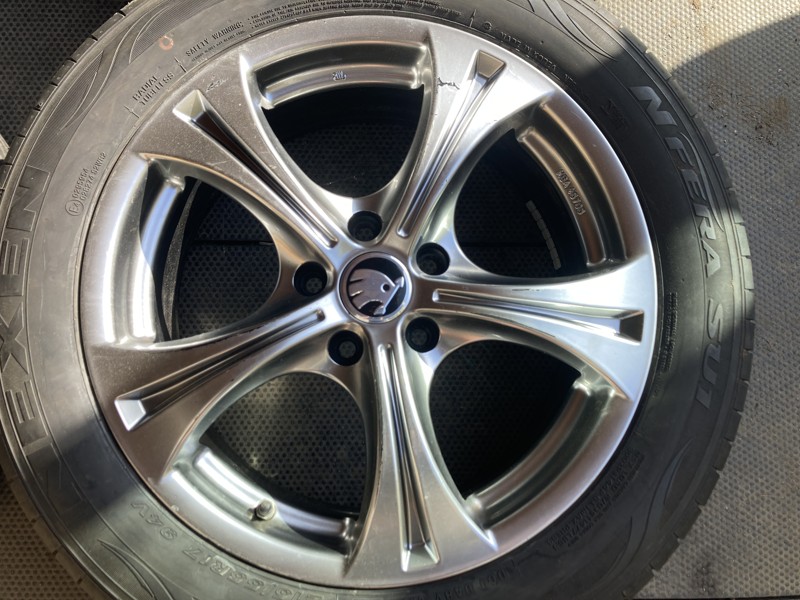 Alu kola VW PASSAT / SUPERB 5/112 letní pneu 215/55R17