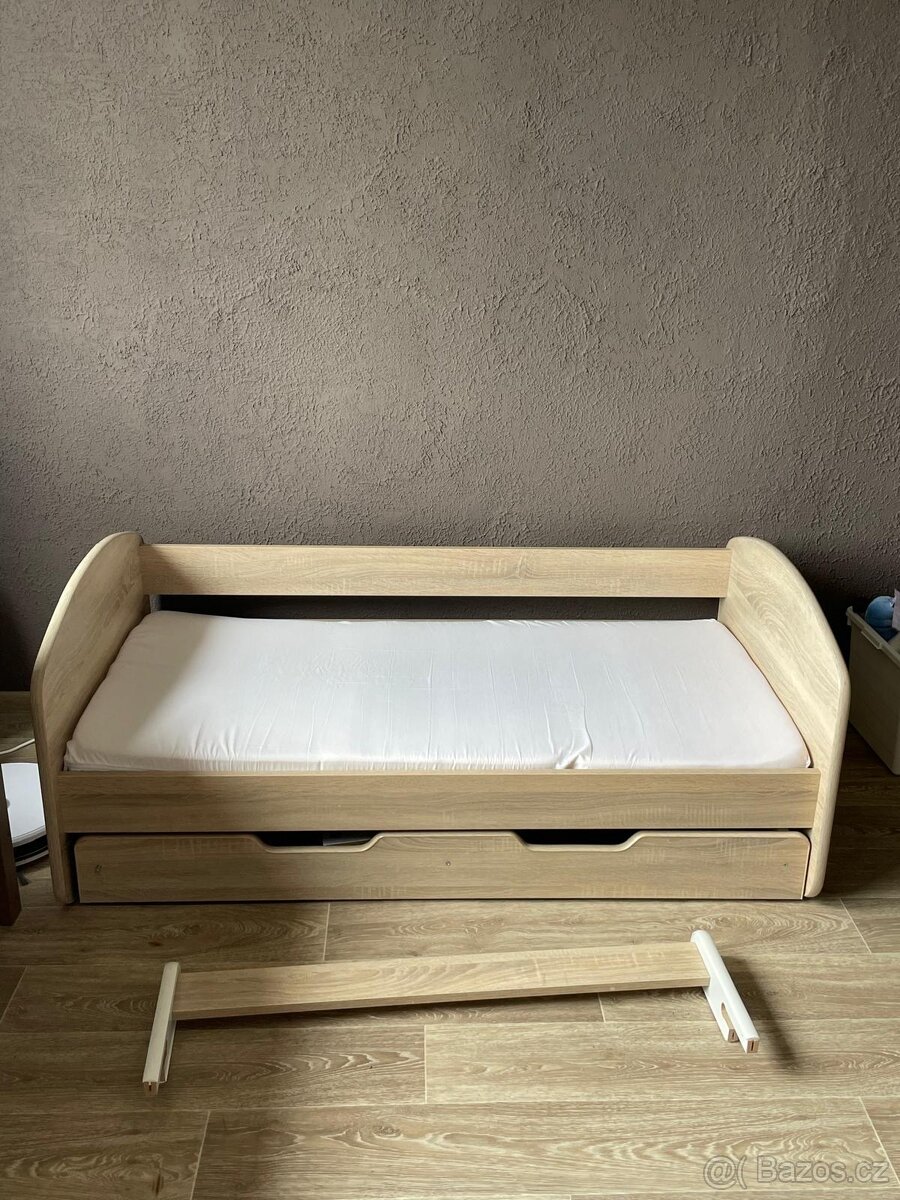 Dětská postel (70x140 cm) + matrace + chránič + prostěradlo
