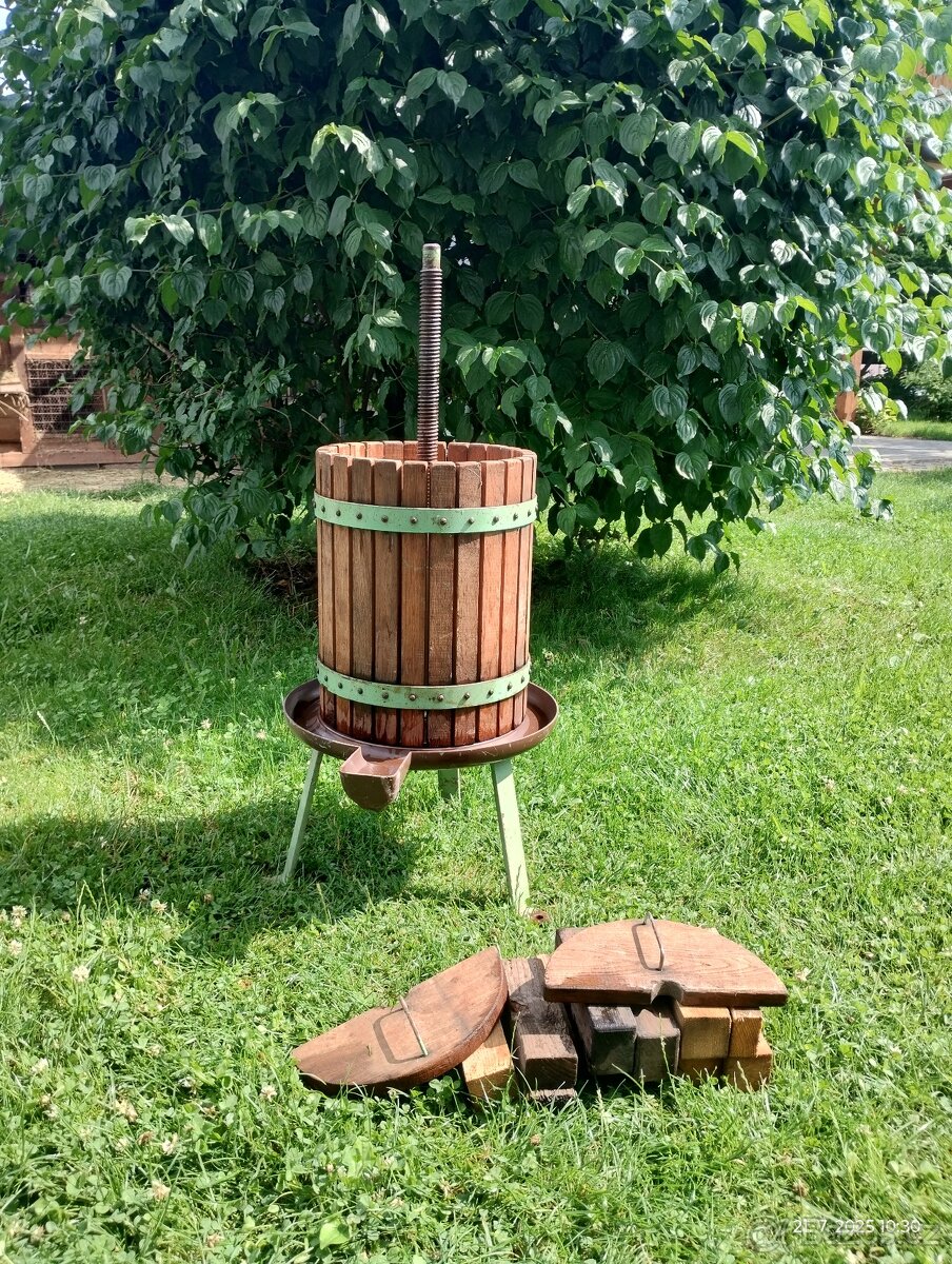 Lis na ovoce moštovač a drtička