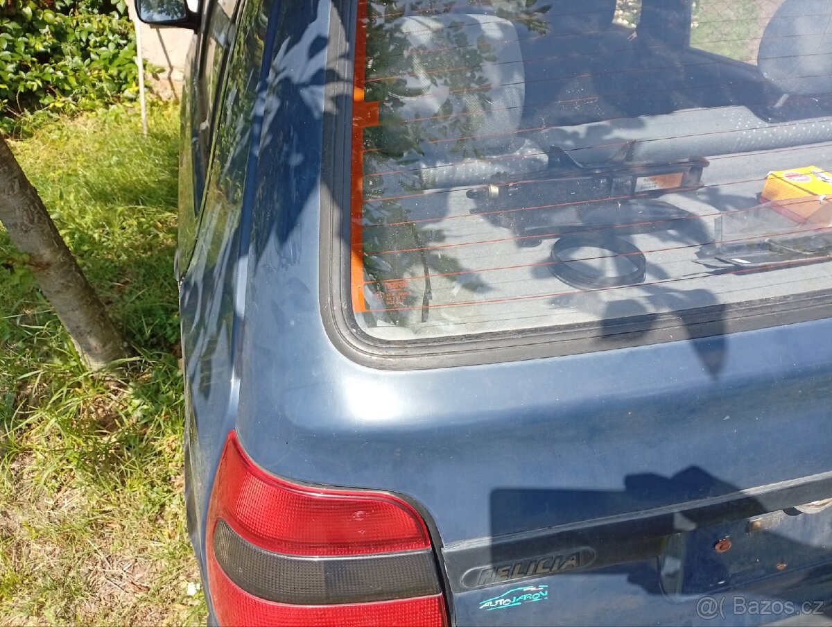 5 dveře, zadní víko Škoda Felicia