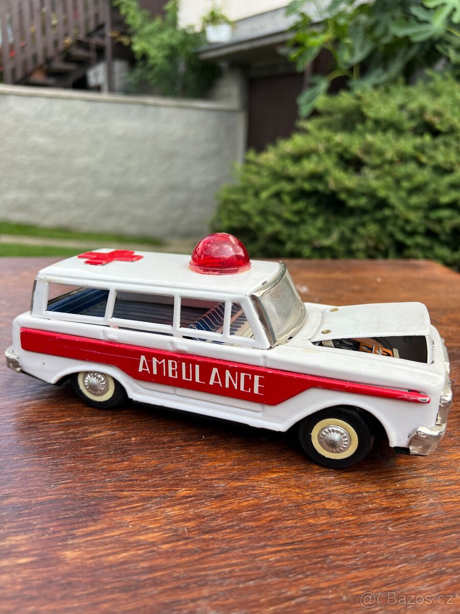 Plechová retro hračka – sanitka AMBULANCE MF 111
