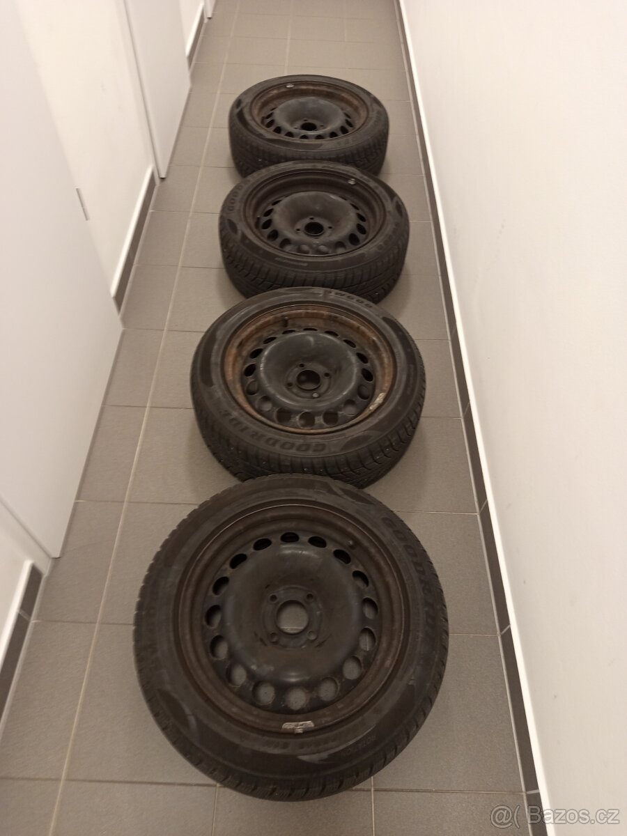 Pneumatiky + plechove disky