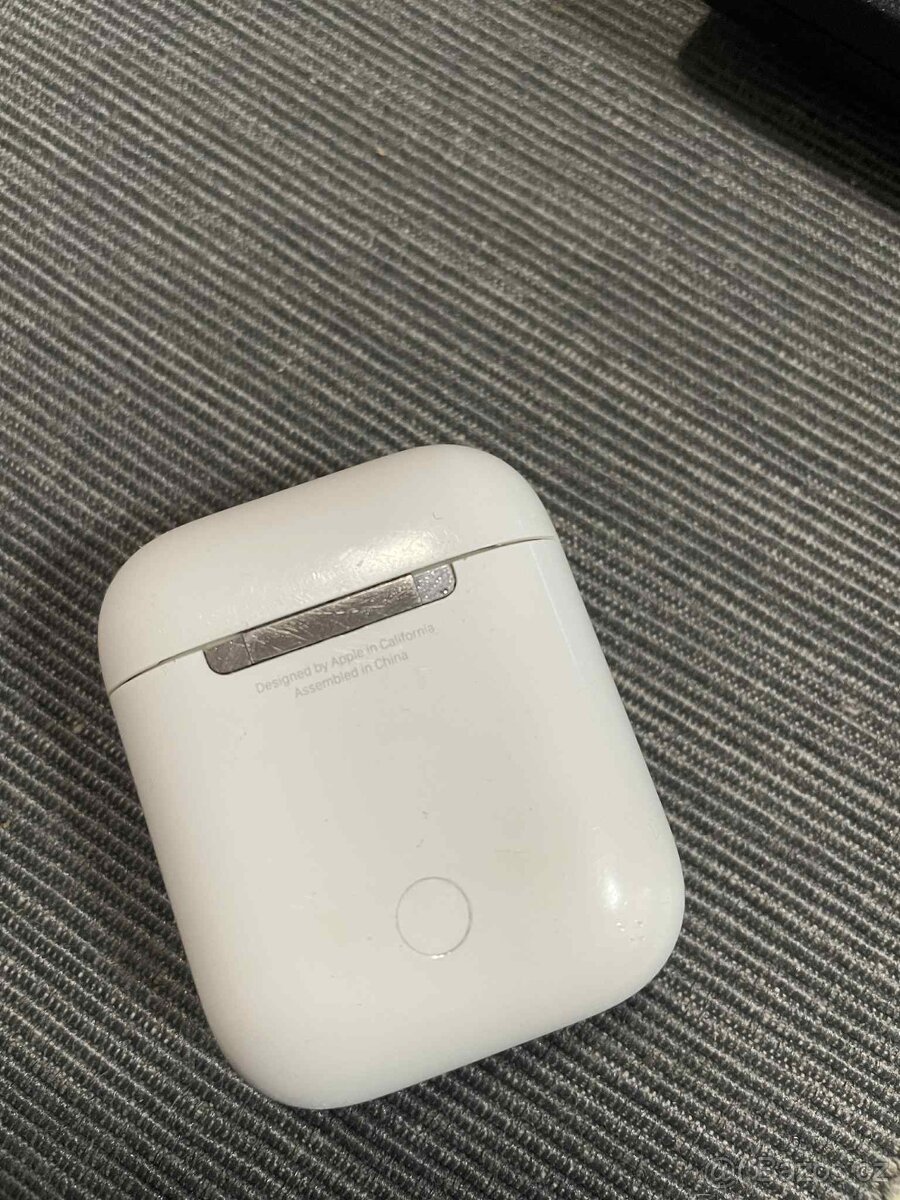 Apple AirPods 2019 /pouze s jedním sluchátkem/