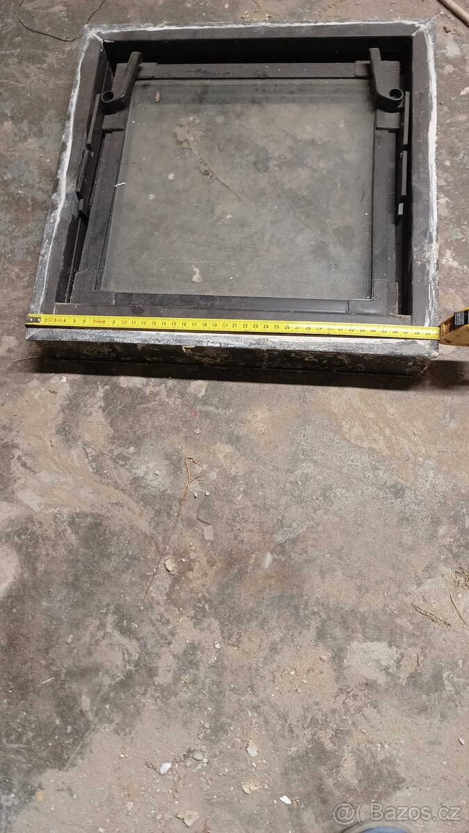 Sklepní okna, plastové 40 na 40 cm