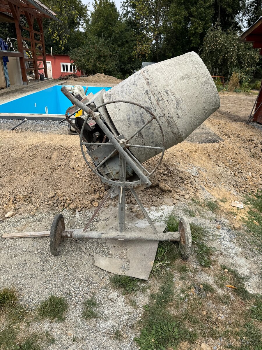 Stavební míchačka