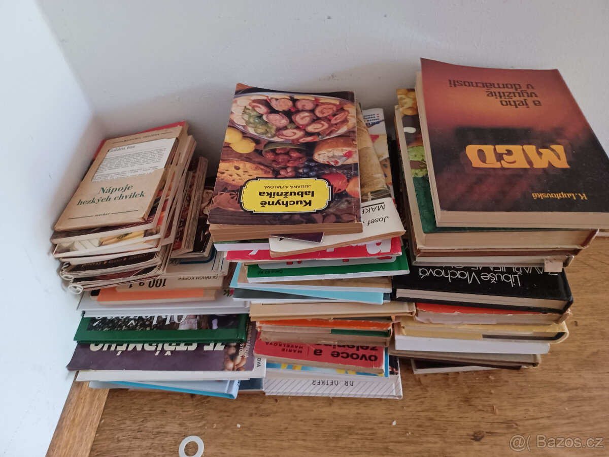 hromada starých kuchařek zdarma