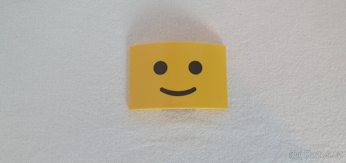 LEGO kostka obličeje ze setu 40649/40819