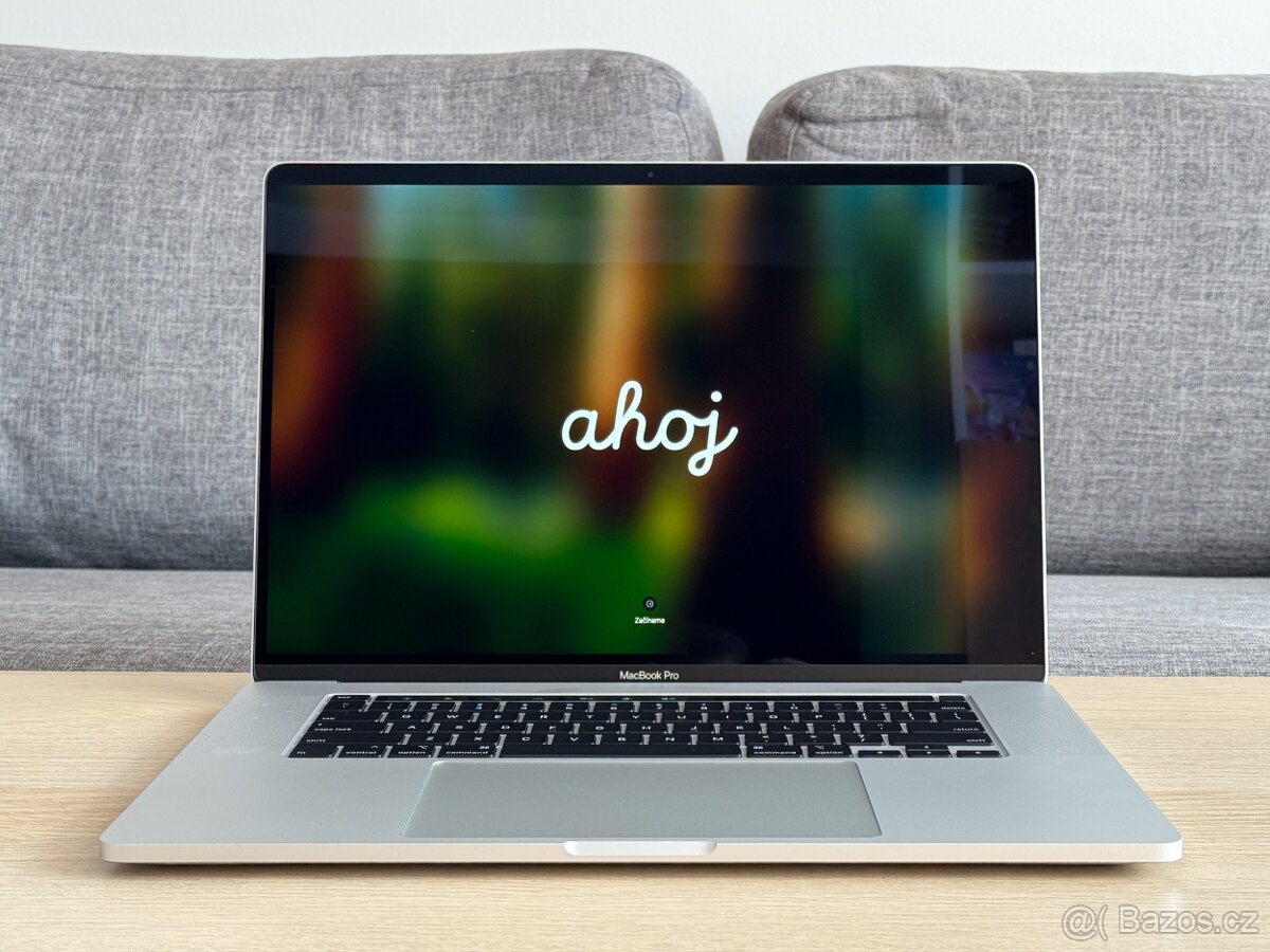 Apple MacBook Pro 16" - i9 2,4GHz, 32GB - 100% JAKO NOVÝ