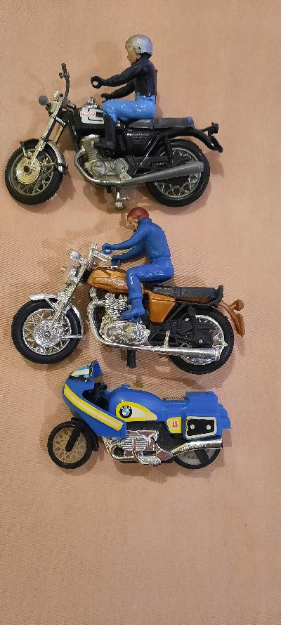 HRAČKA  ANGLIČÁK - MOTORKA YAMAHA,RETRO,STARÁ