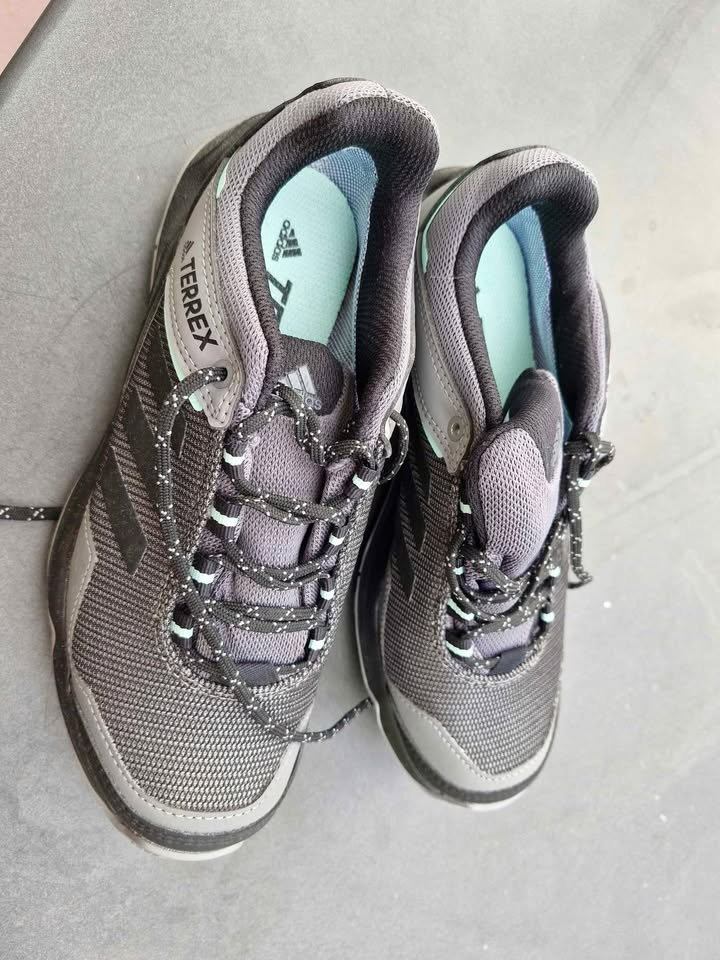 Nenošené outdorové boty Adidas 38, 5