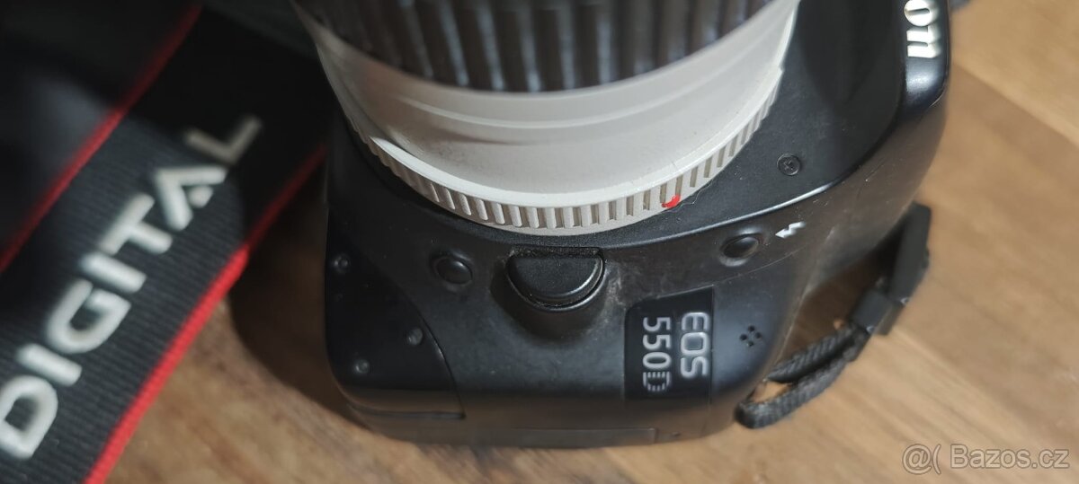 Canon EOS 550D s objektivem
