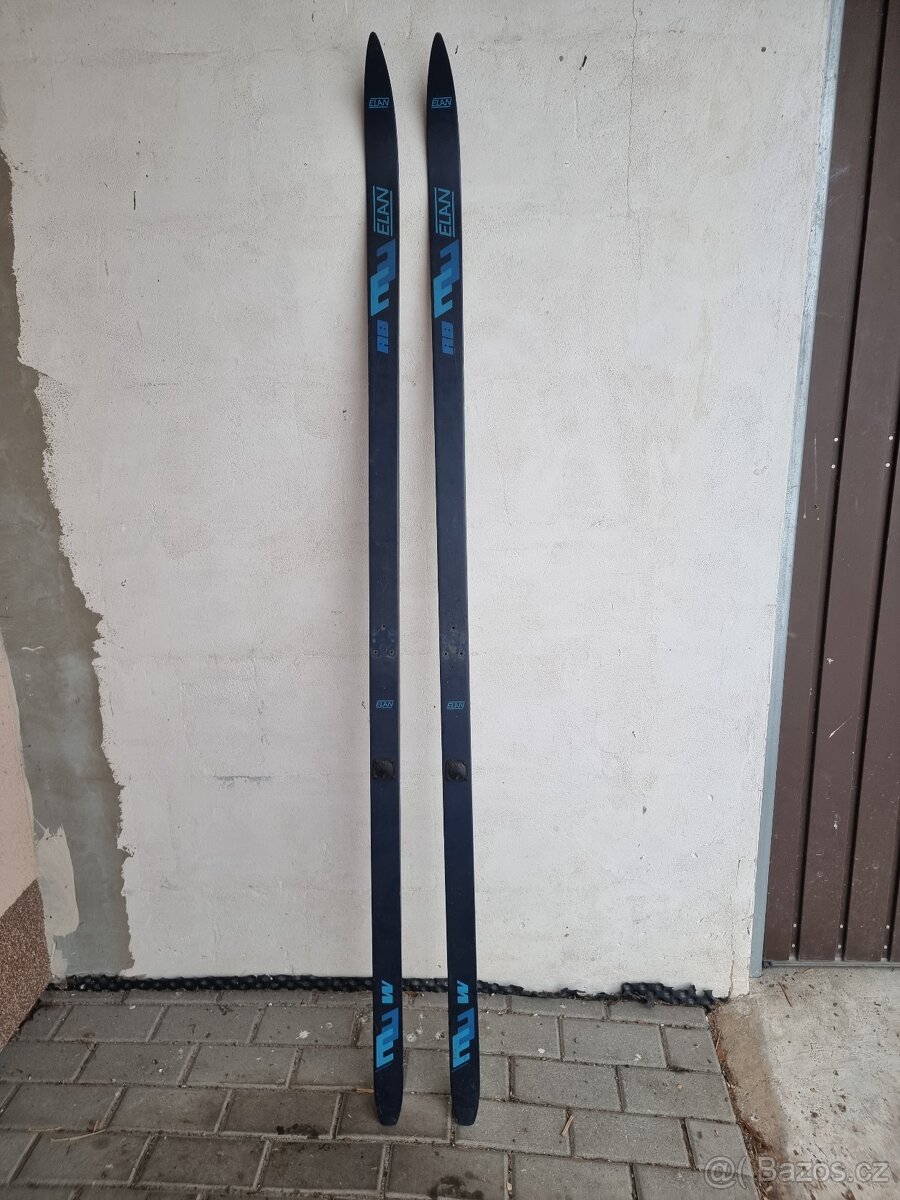 Starší běžky Elan