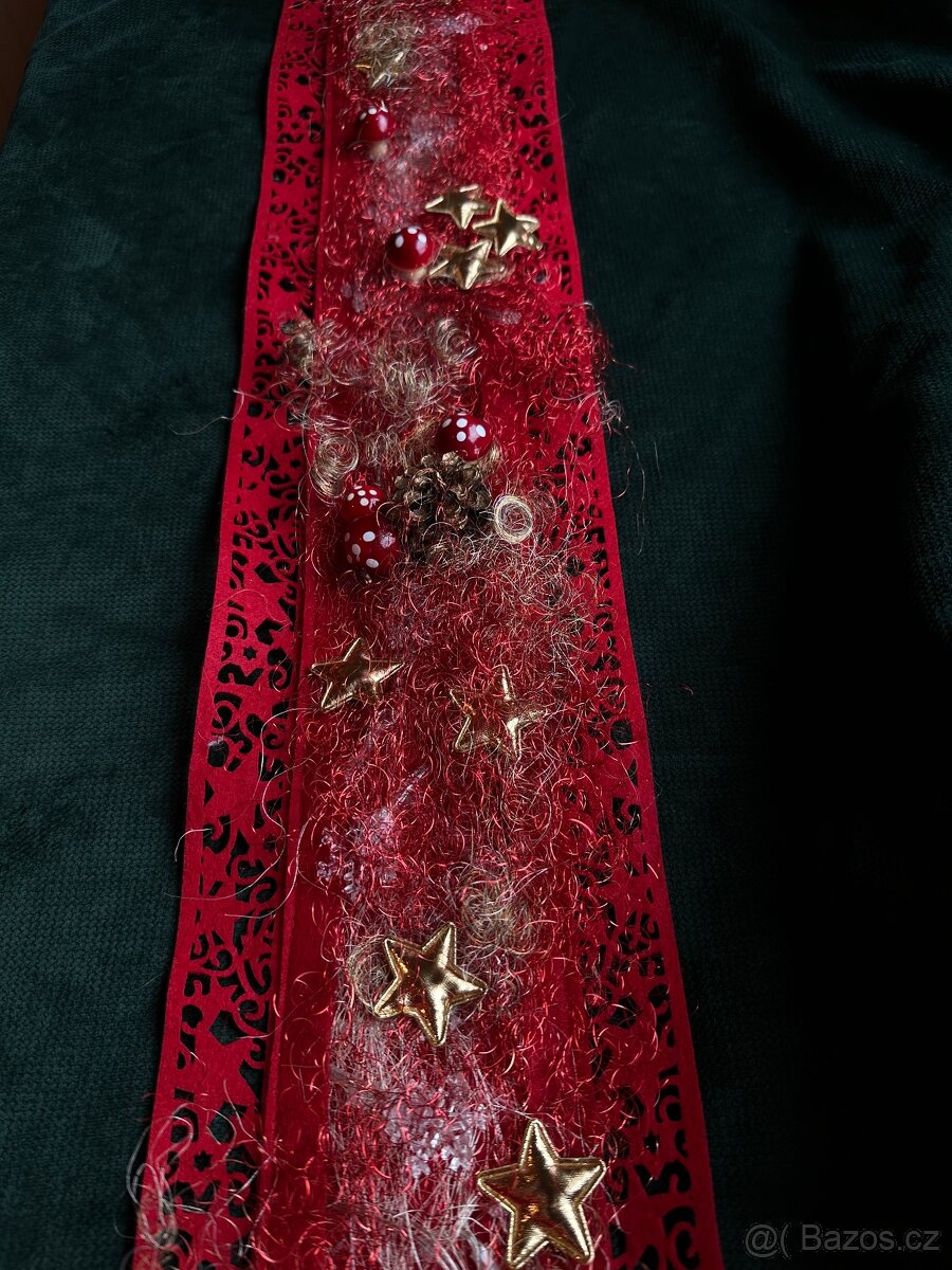 Vánoční běhoun na stůl svítící dekorace