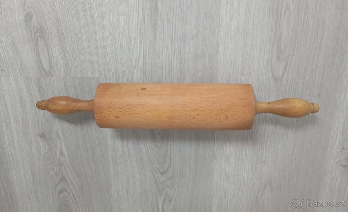 Dřevěný kuchyňský váleček na těsto