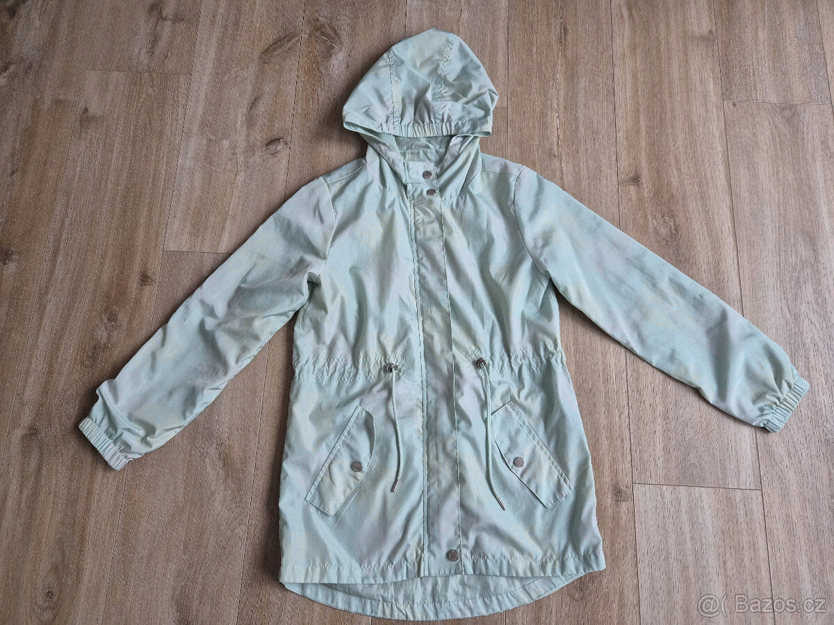 Lehká dívčí parka vel. 146 zn. Reserved