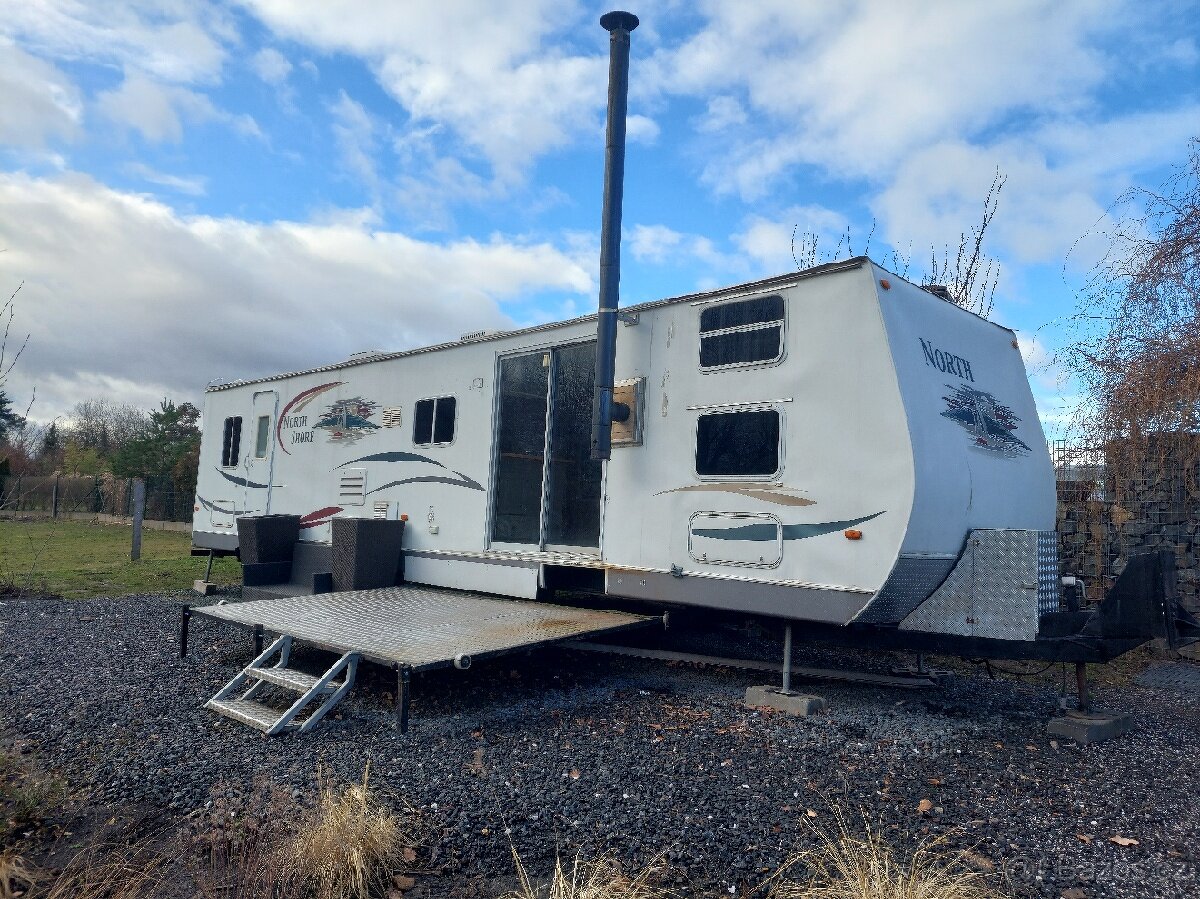 Americký obytný caravan North Shore s 2x bočními výsuvy