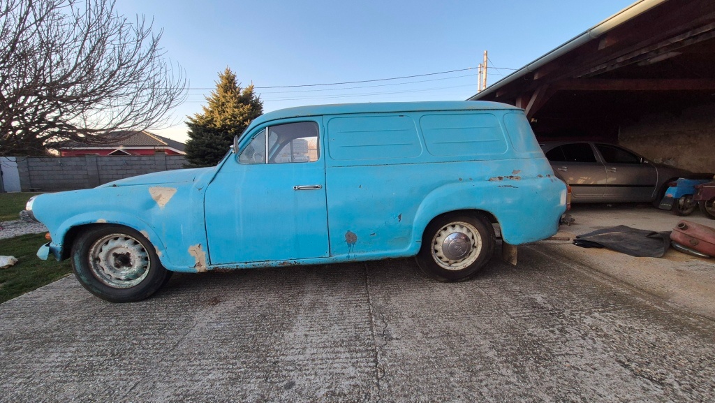 Škoda 1202    VAN         80% plecharina + veci k renovaci