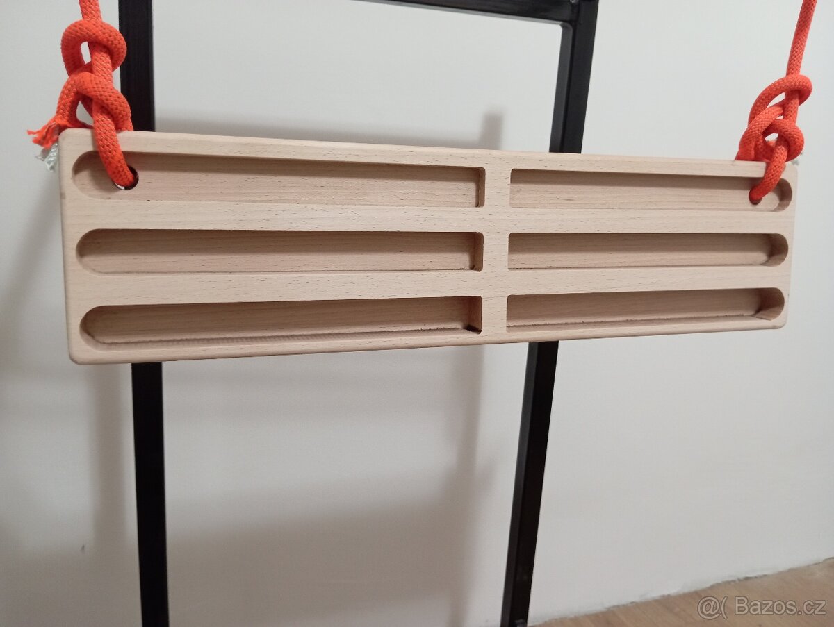 Hangboard buk (horolezecky trénink)