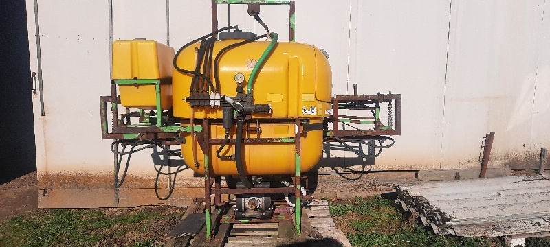 Prodám použité vály, rotační sekačku, postřikovač