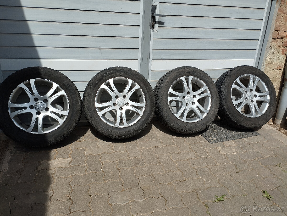 Zimní pneu 205/60R16 s disky na Mazdu