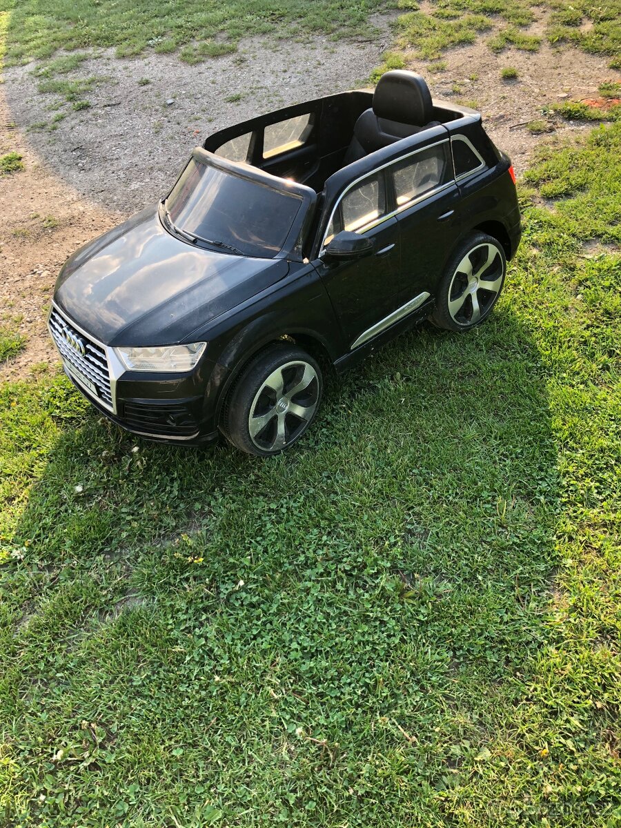 Elejtrické autíčko Audi