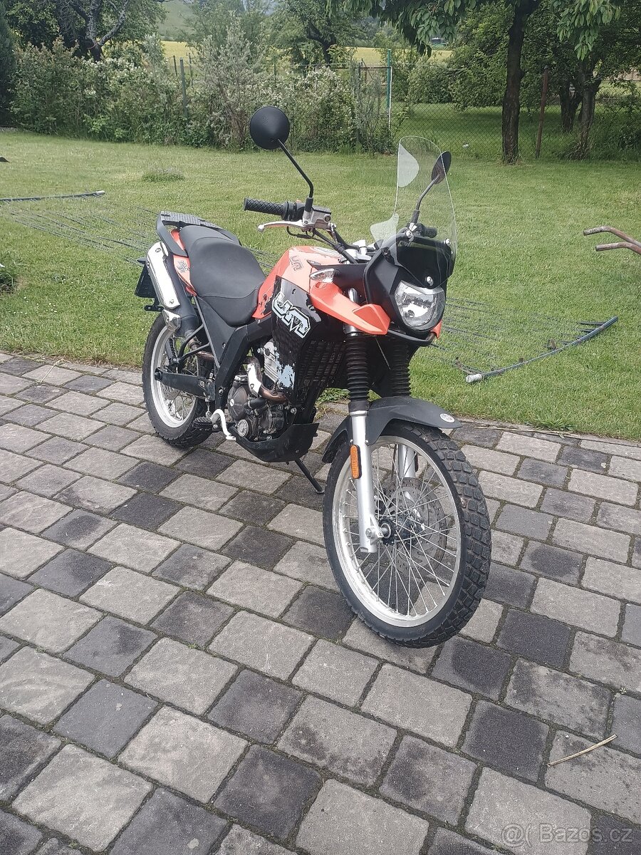 UM DSR 125 adventure TT