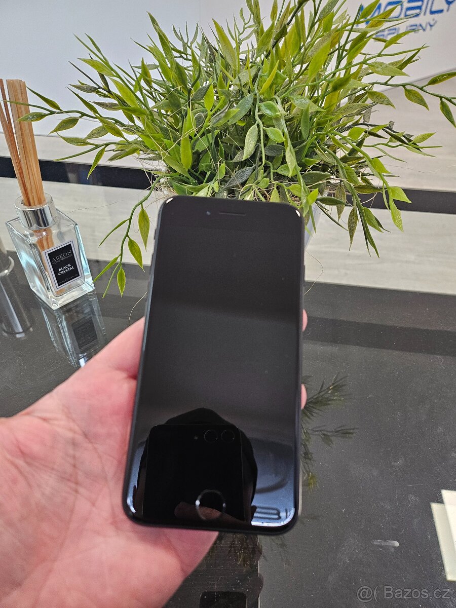iphone se 2020 64GB top stav, záruka