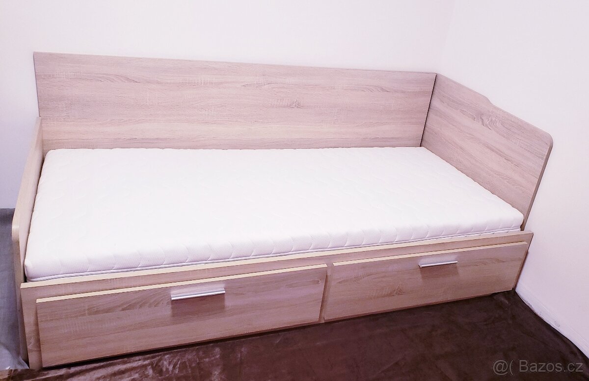 Postel s Madrací a Úložným Prostorem