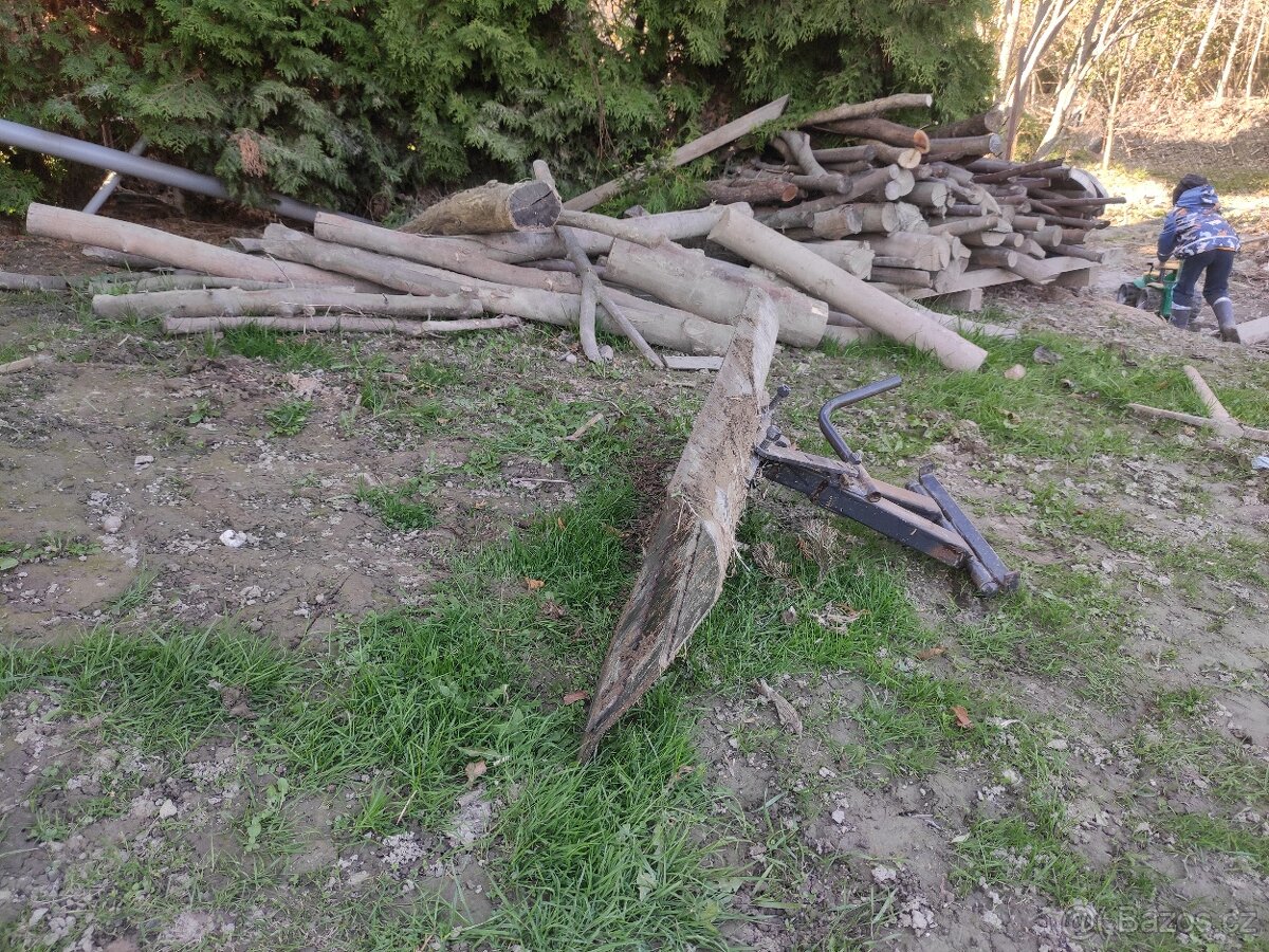 Pluh na sníh zahradní traktor nebo čtyřkolka