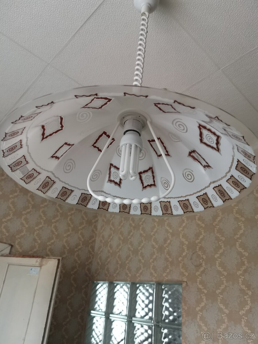 Stahovací lustr