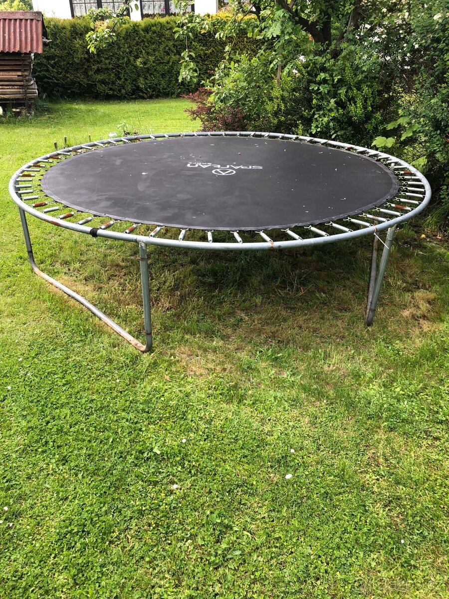 Trampolína