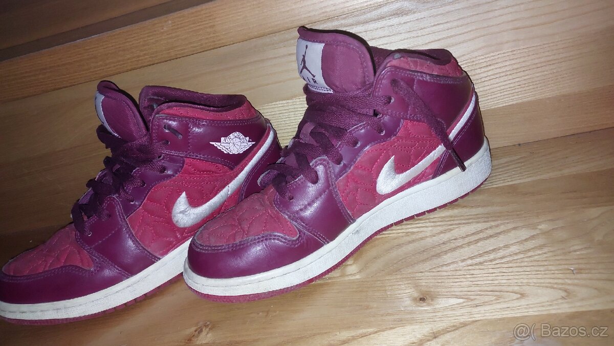 Air Jordan 1 Mid se Red Quilt