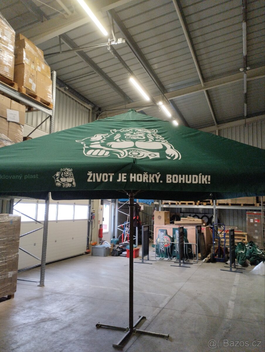 Prodám slunečník,podstavec+náhradní plachta (použitá)