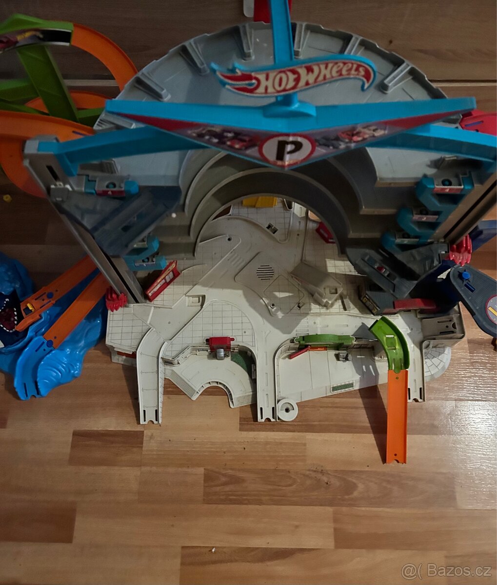 Hot wheels garáž