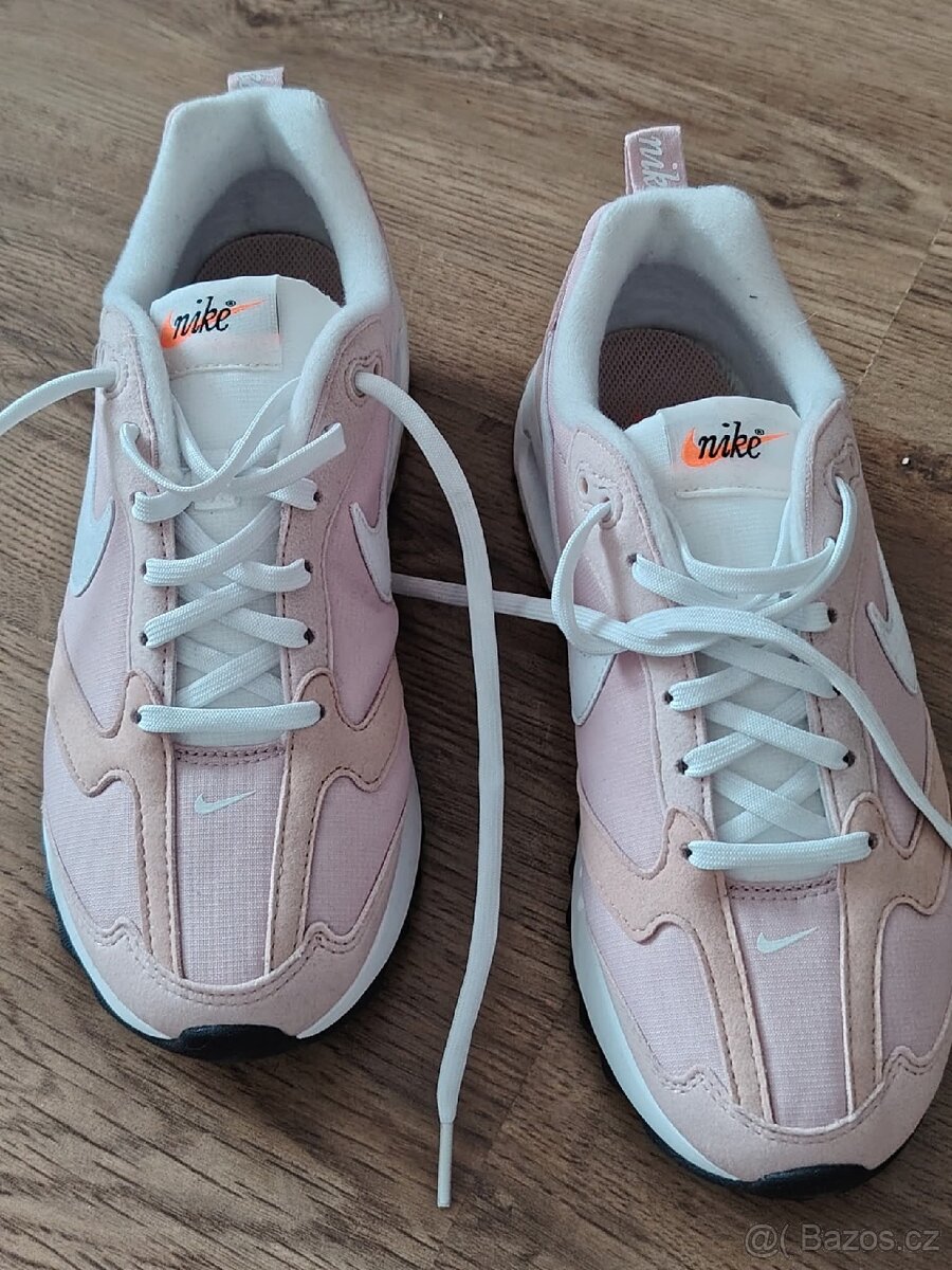 Tenisky Nike 39