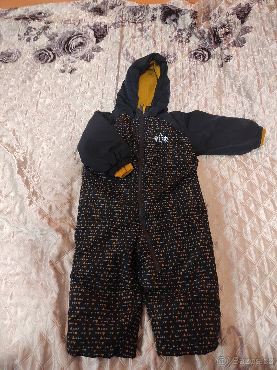 Zateplená kombinéza s kapucí vel.86