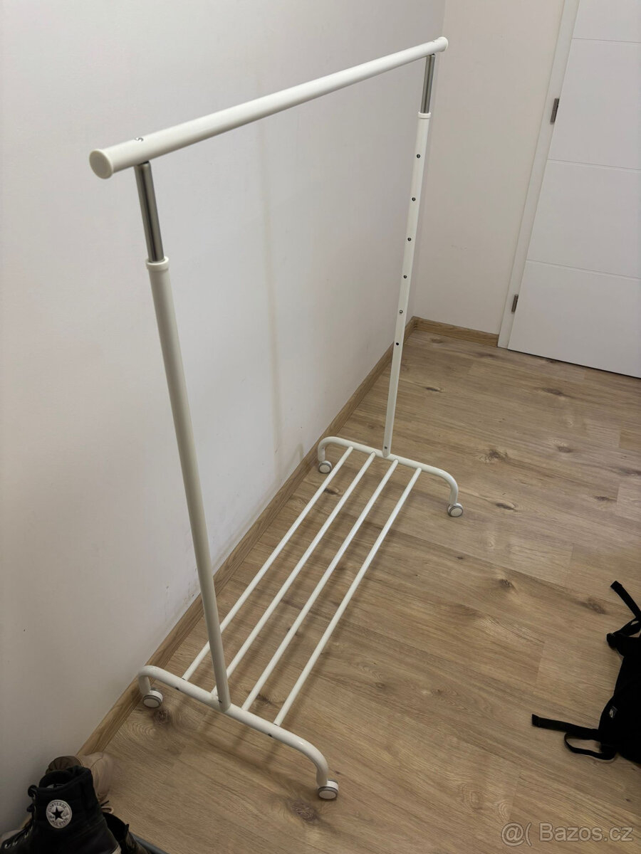 Šatní stojan RIGGA
