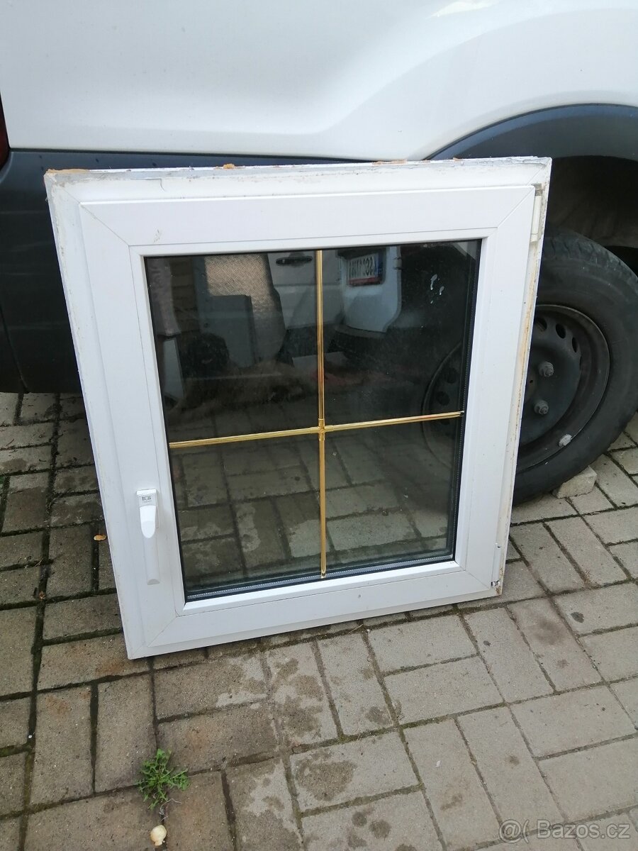 PLASTOVÉ OKNO VÝKLOPNÉ