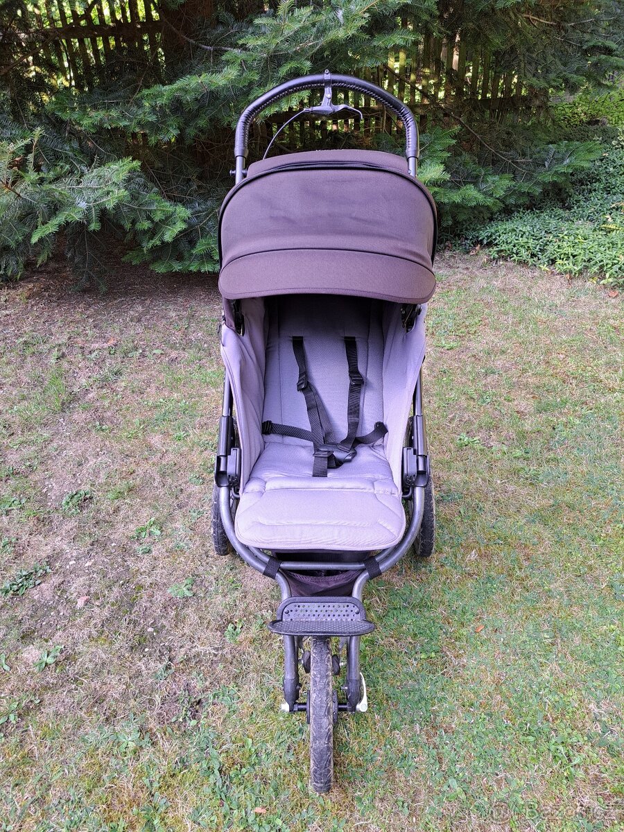 Kočárek X-lander a Maxi-cosi autosedačka Cabrio-fix s bází