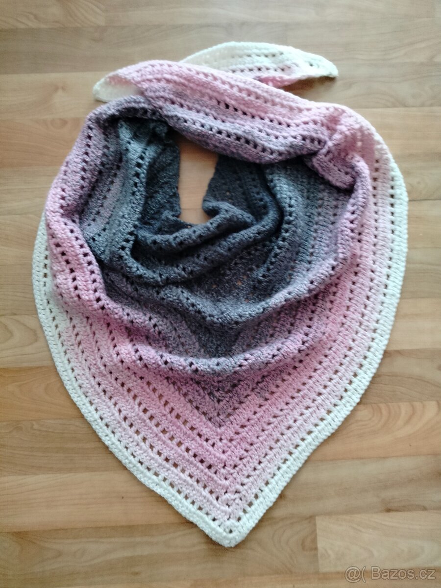 Zimní háčkovaný šátek