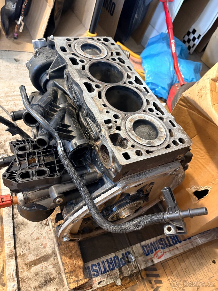Motor VW T6 CXE Bi-Tdi 150kw poškozený ve válci
