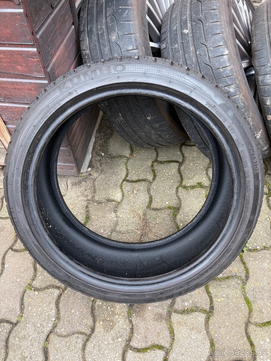 Zimní Pneu Kumho 225/40 R19