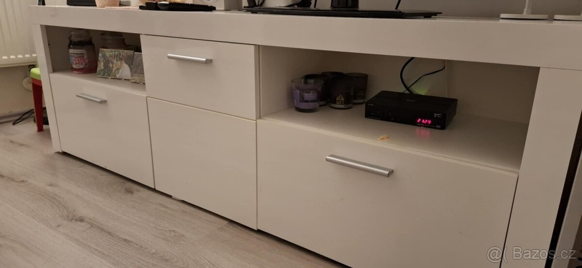TV stolek TV komoda