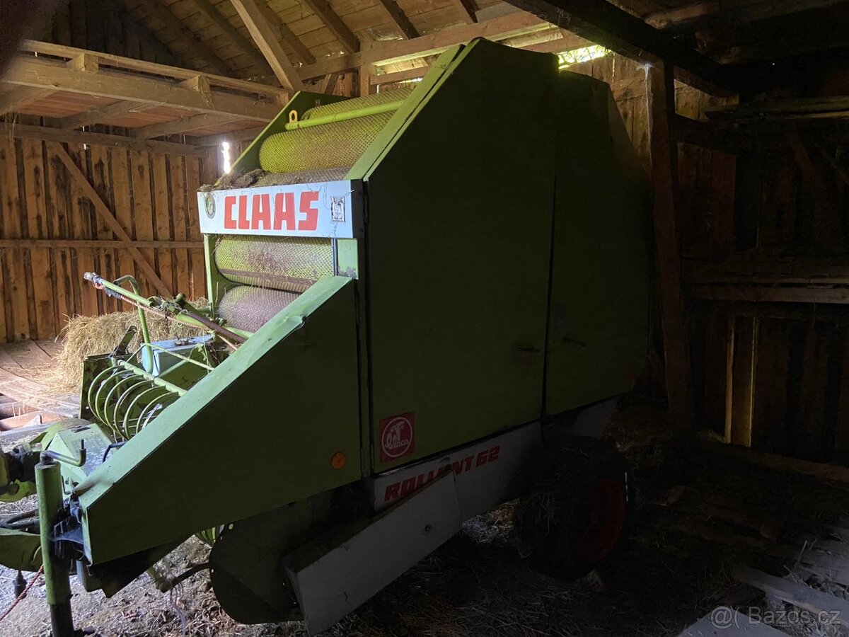 Lis na kulaté balíky. Claas Rollant