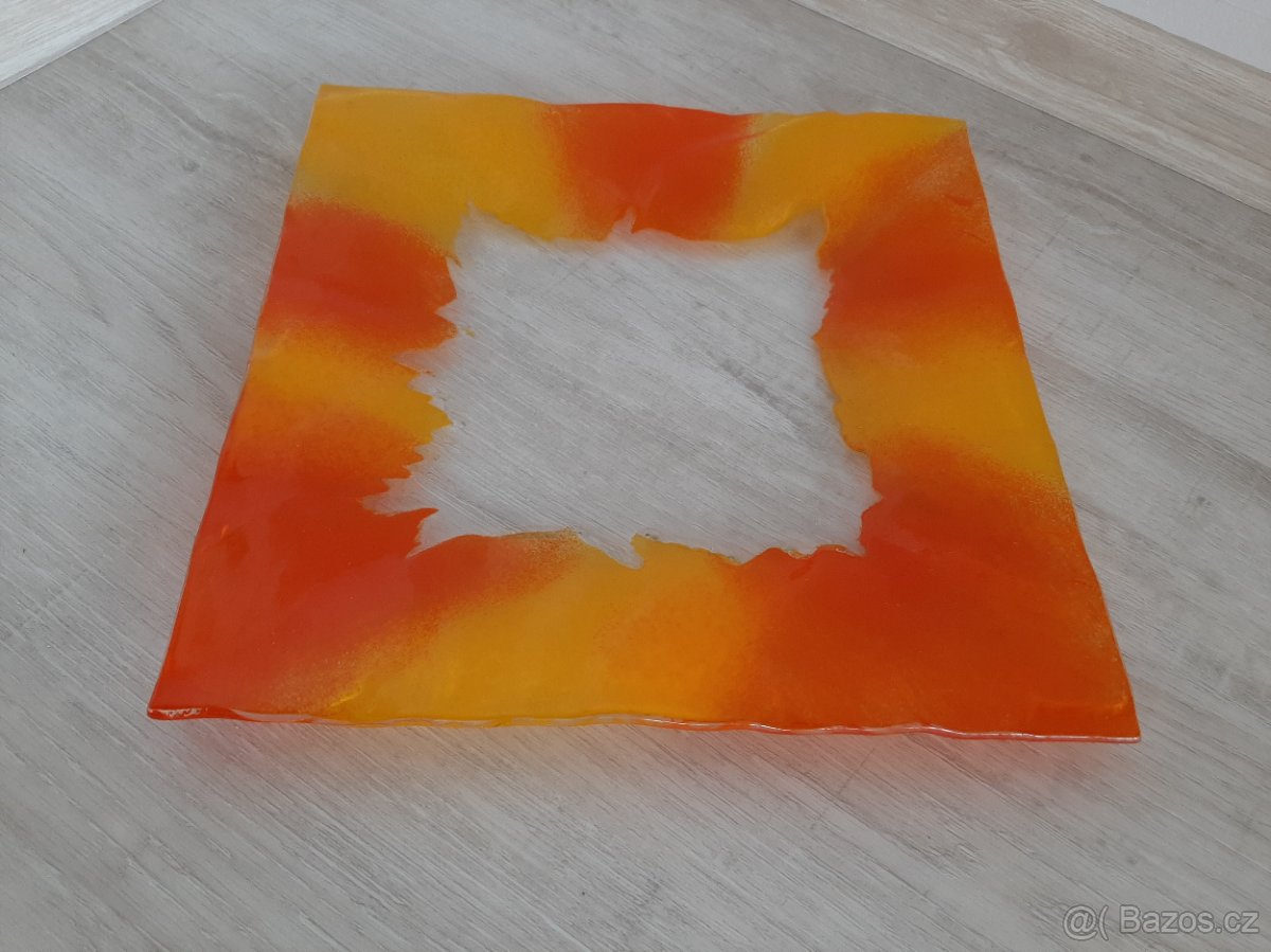 Skleněný tác