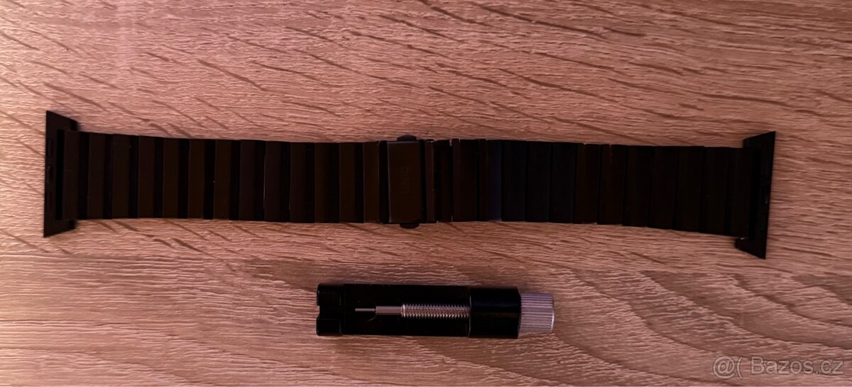Apple Watch 8 45mm Uniq Strova ocelový řemínek