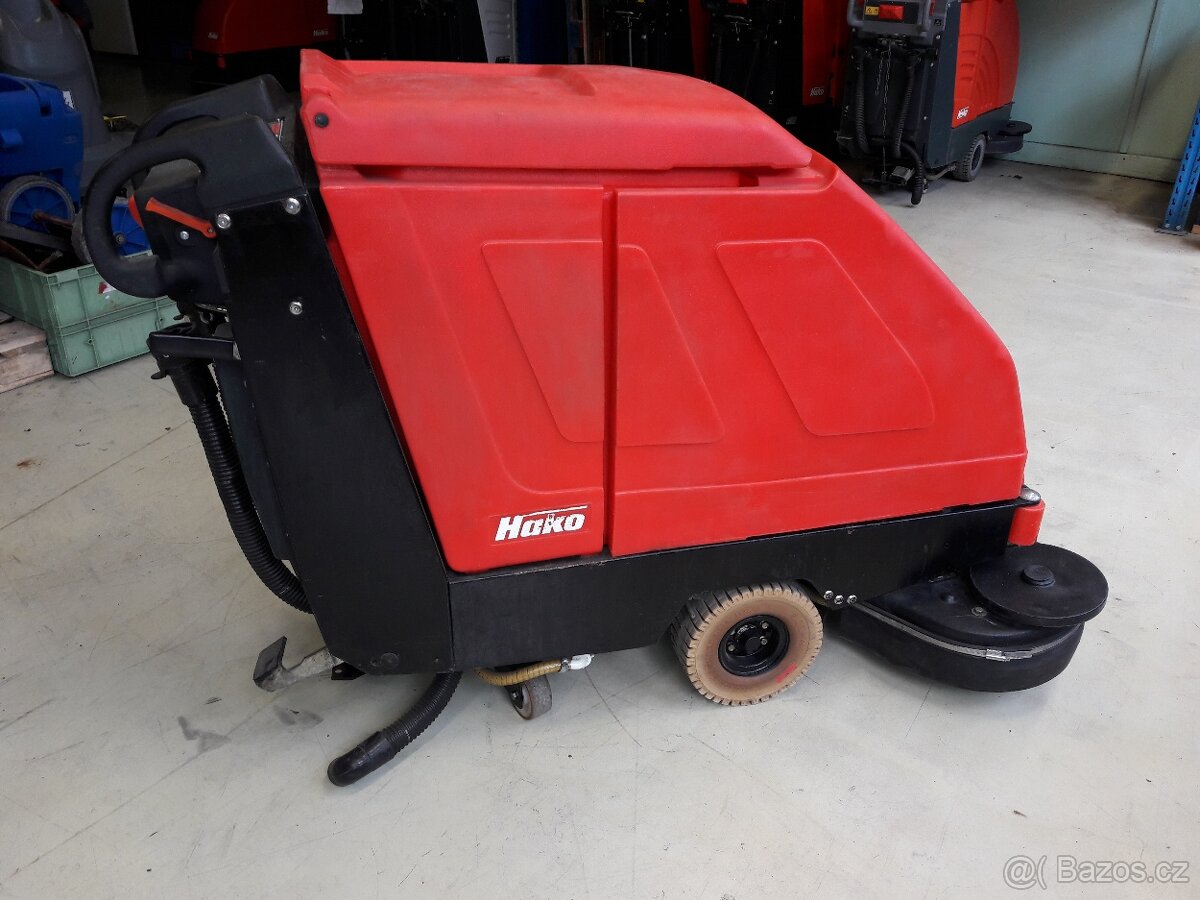 Podlahový mycí stroj Hako B 650 s vl. pojezdem