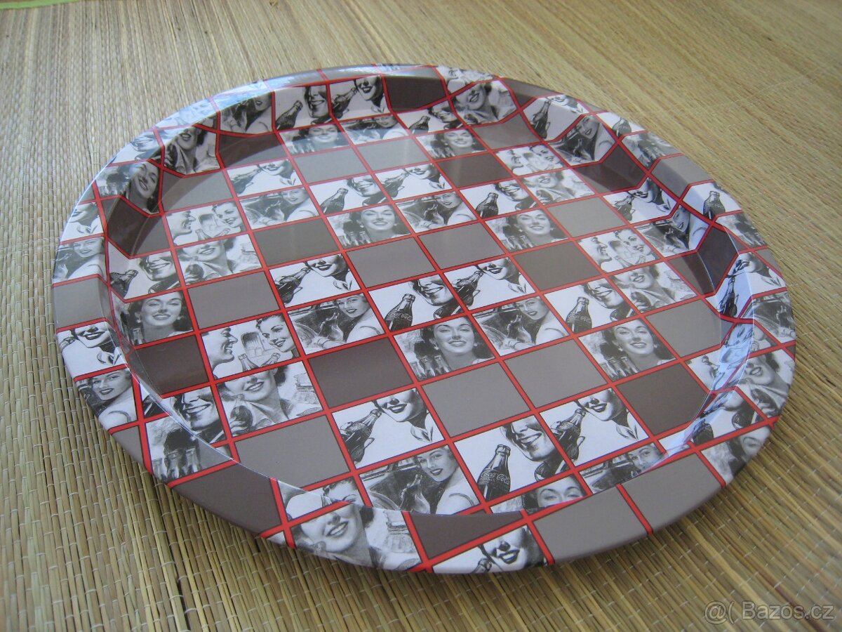 Nový plechový podnos s retro motivem Coca Cola Company