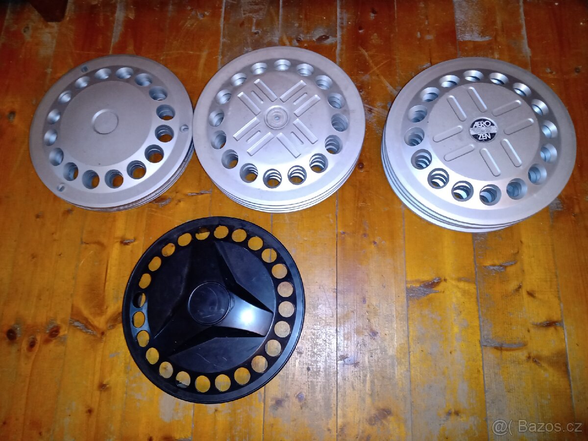 Dobové poklice r13 škoda 105 120 lada zigul favorit