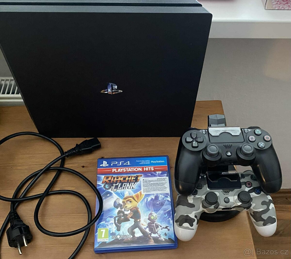 PS4 PRO 1TB, 2 OVLADAČE - SLEVA PŘI RYCHLÉM JEDNÁNÍ